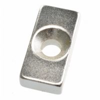 Erős neodímium blokkmágnes furattal - 20 x 10 x 5 mm